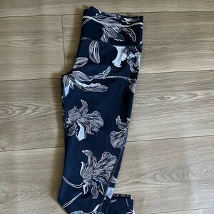 ATHLETA-Blue Floral Sonic Capri Leggings